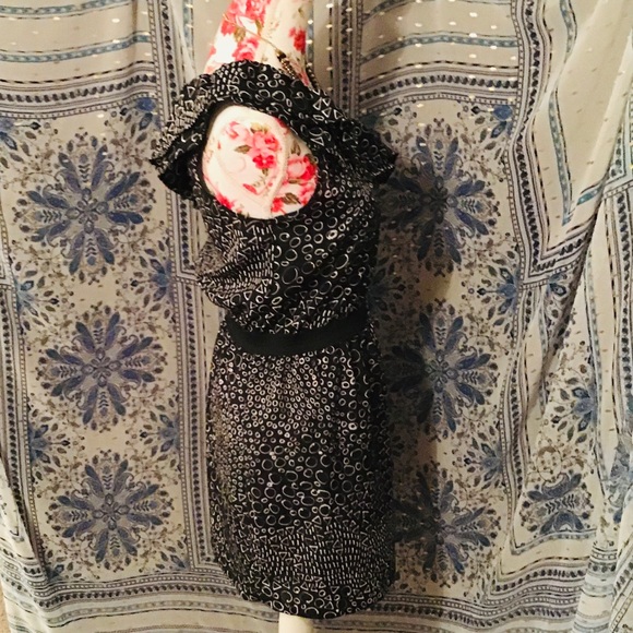 NWT ADORABLE ASYMMETRICAL DRESS - Picture 3 of 4